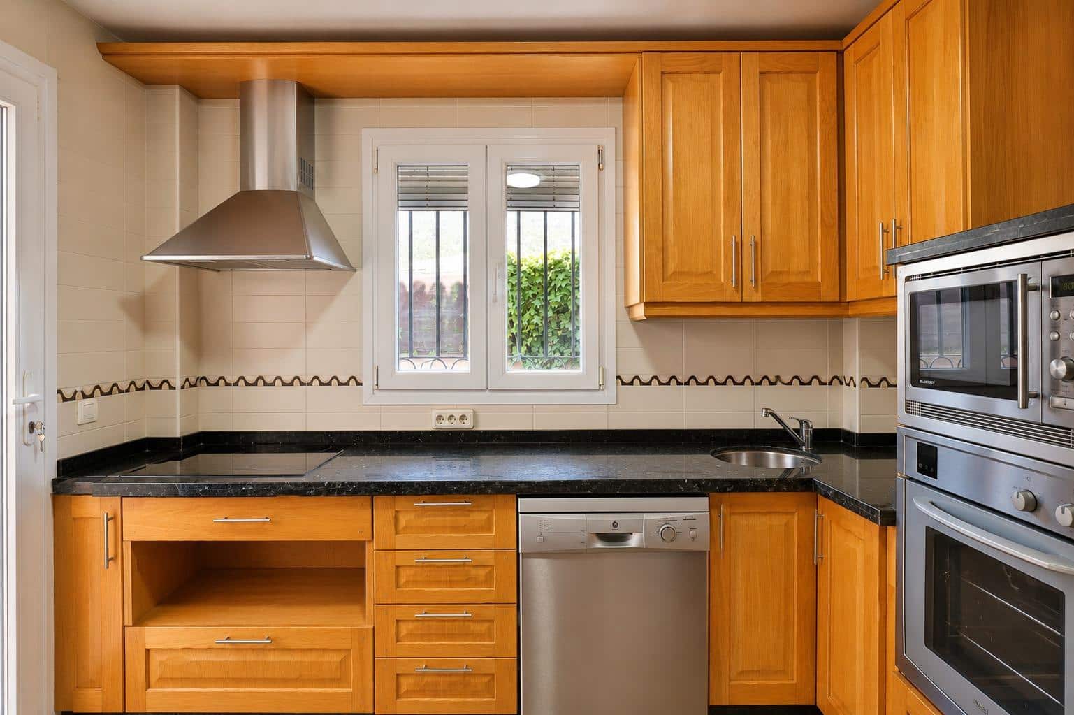 4 bedroom Villa for sale in Padul with pool garage - € 311,000 (Ref: 10171995)