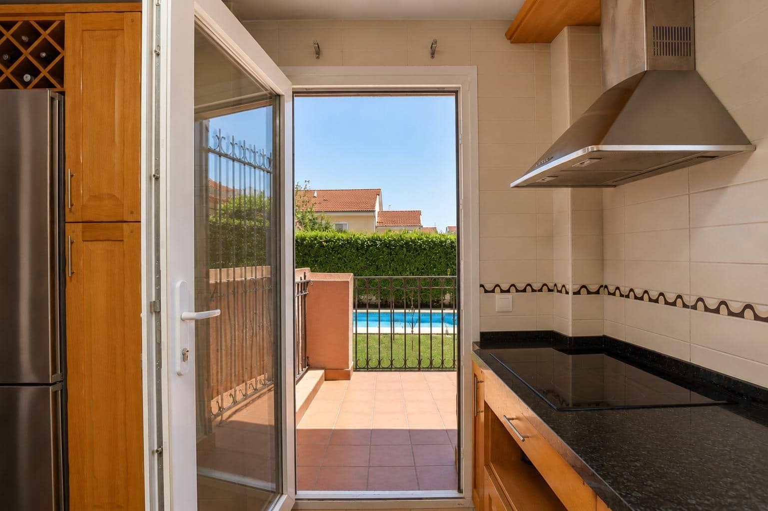 4 bedroom Villa for sale in Padul with pool garage - € 311,000 (Ref: 10171995)