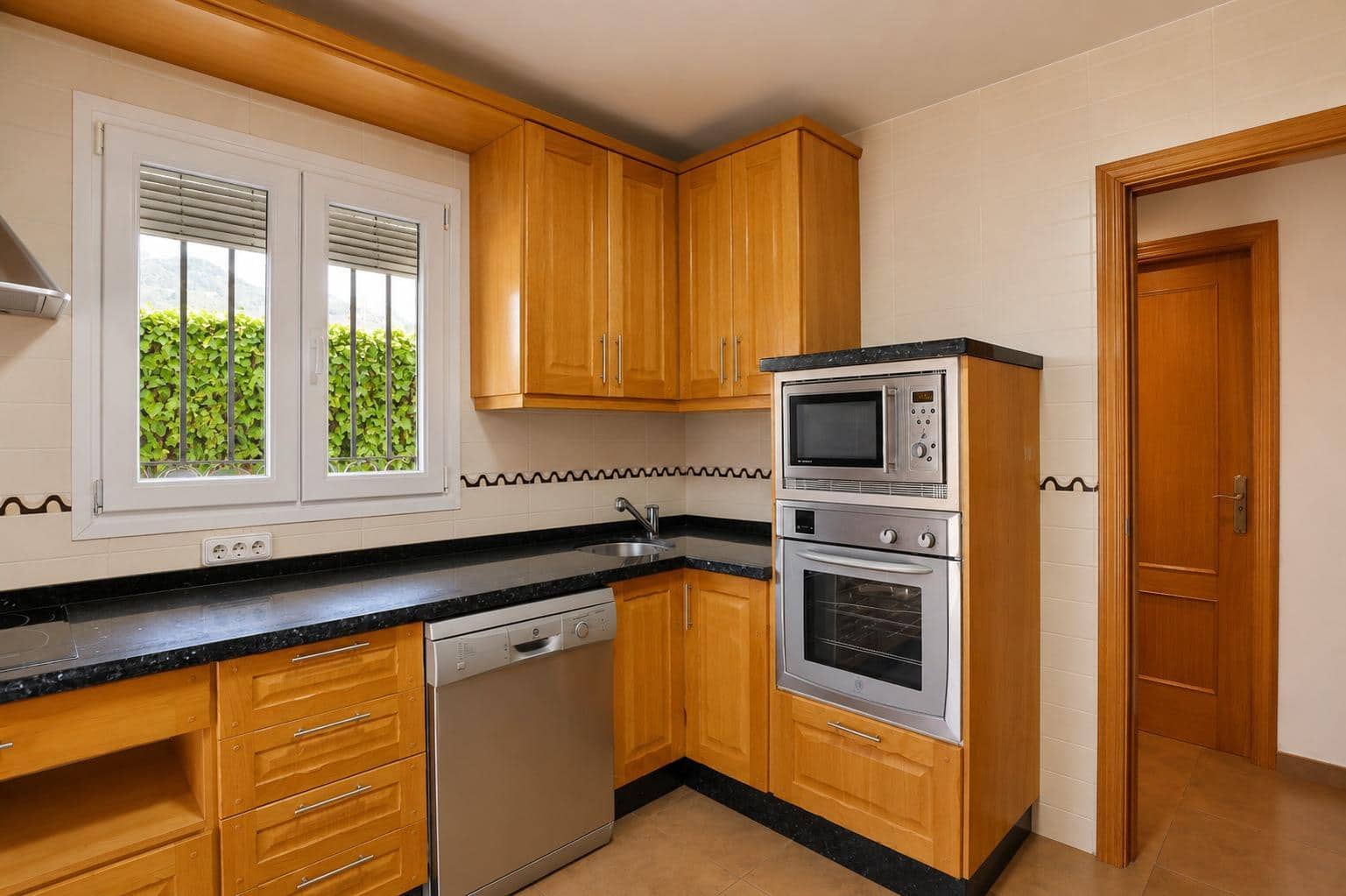 4 bedroom Villa for sale in Padul with pool garage - € 311,000 (Ref: 10171995)
