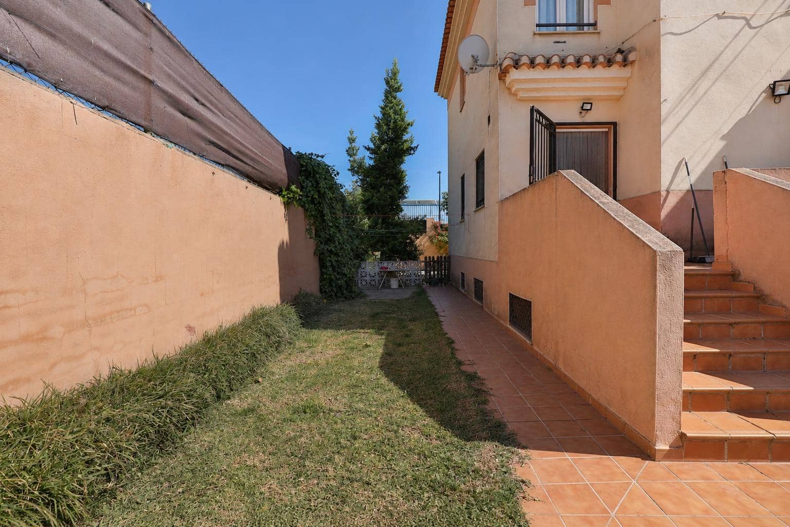 4 bedroom Villa for sale in Padul with pool garage - € 311,000 (Ref: 10171995)
