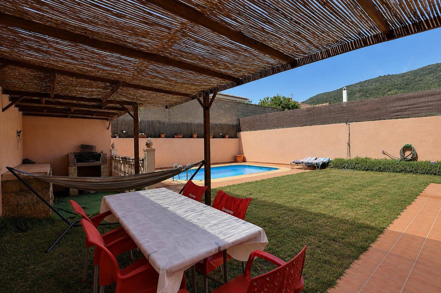 4 bedroom Villa for sale in Padul with pool garage - € 311,000 (Ref: 10171995)