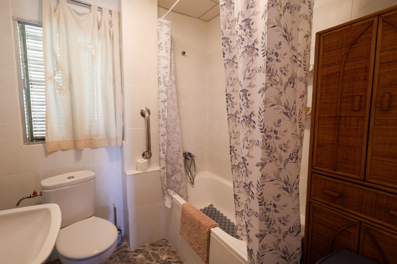 4 slaapkamer Finca/Landhuis te koop in Cogollos Vega met zwembad - € 180.000 (Ref: 10171996)