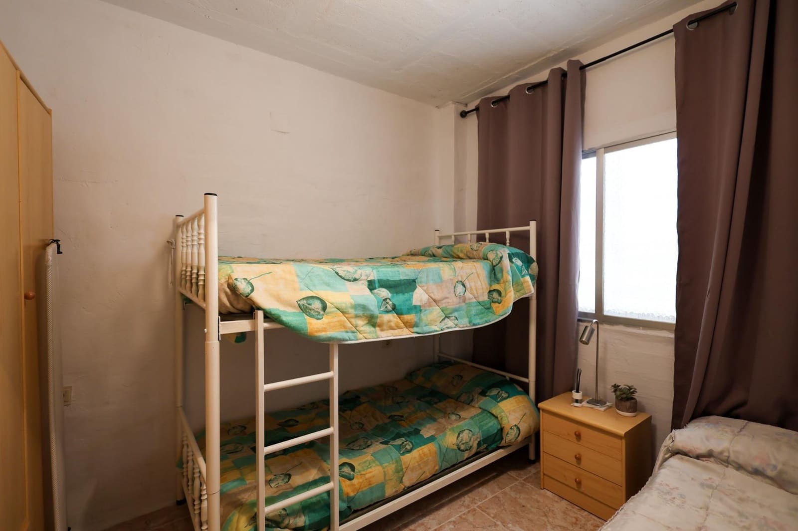4 slaapkamer Finca/Landhuis te koop in Cogollos Vega met zwembad - € 180.000 (Ref: 10171996)