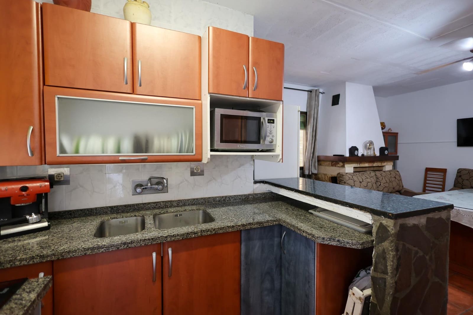 4 slaapkamer Finca/Landhuis te koop in Cogollos Vega met zwembad - € 180.000 (Ref: 10171996)