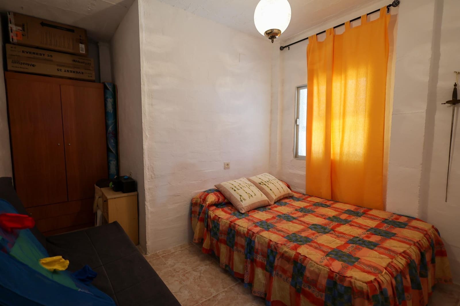 4 slaapkamer Finca/Landhuis te koop in Cogollos Vega met zwembad - € 180.000 (Ref: 10171996)
