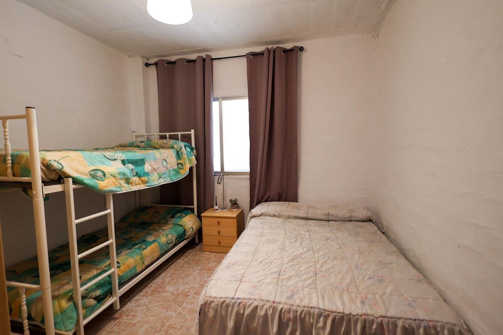 4 slaapkamer Finca/Landhuis te koop in Cogollos Vega met zwembad - € 180.000 (Ref: 10171996)