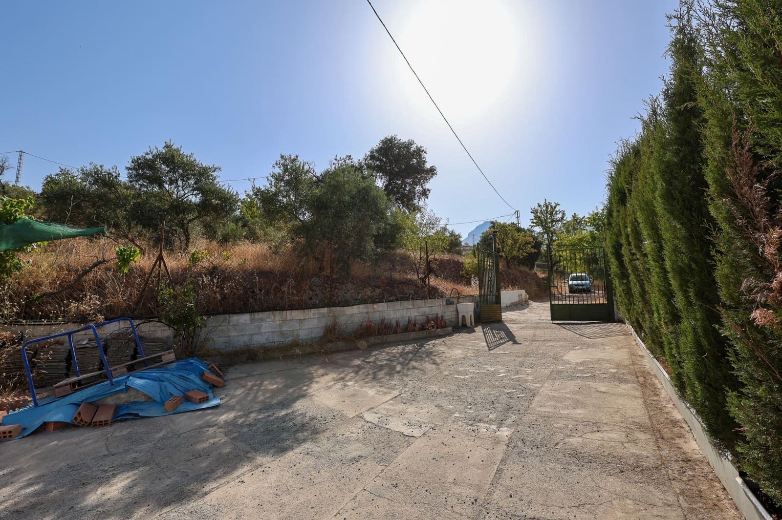 4 slaapkamer Finca/Landhuis te koop in Cogollos Vega met zwembad - € 180.000 (Ref: 10171996)