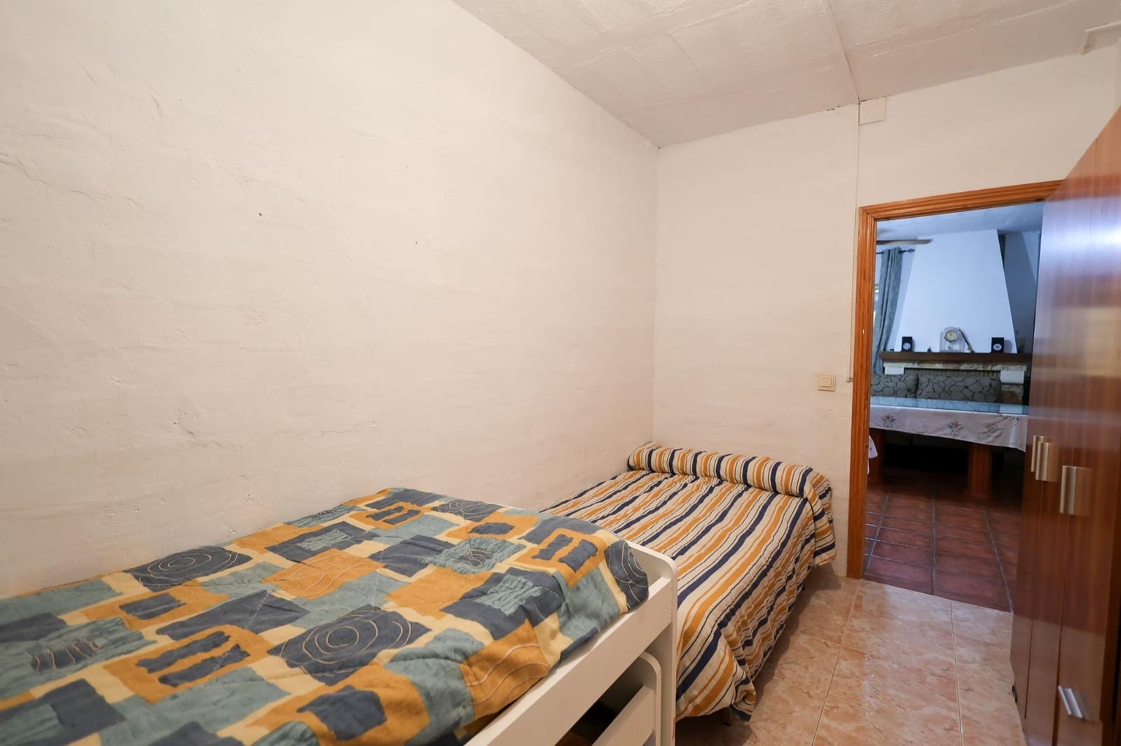 4 slaapkamer Finca/Landhuis te koop in Cogollos Vega met zwembad - € 180.000 (Ref: 10171996)