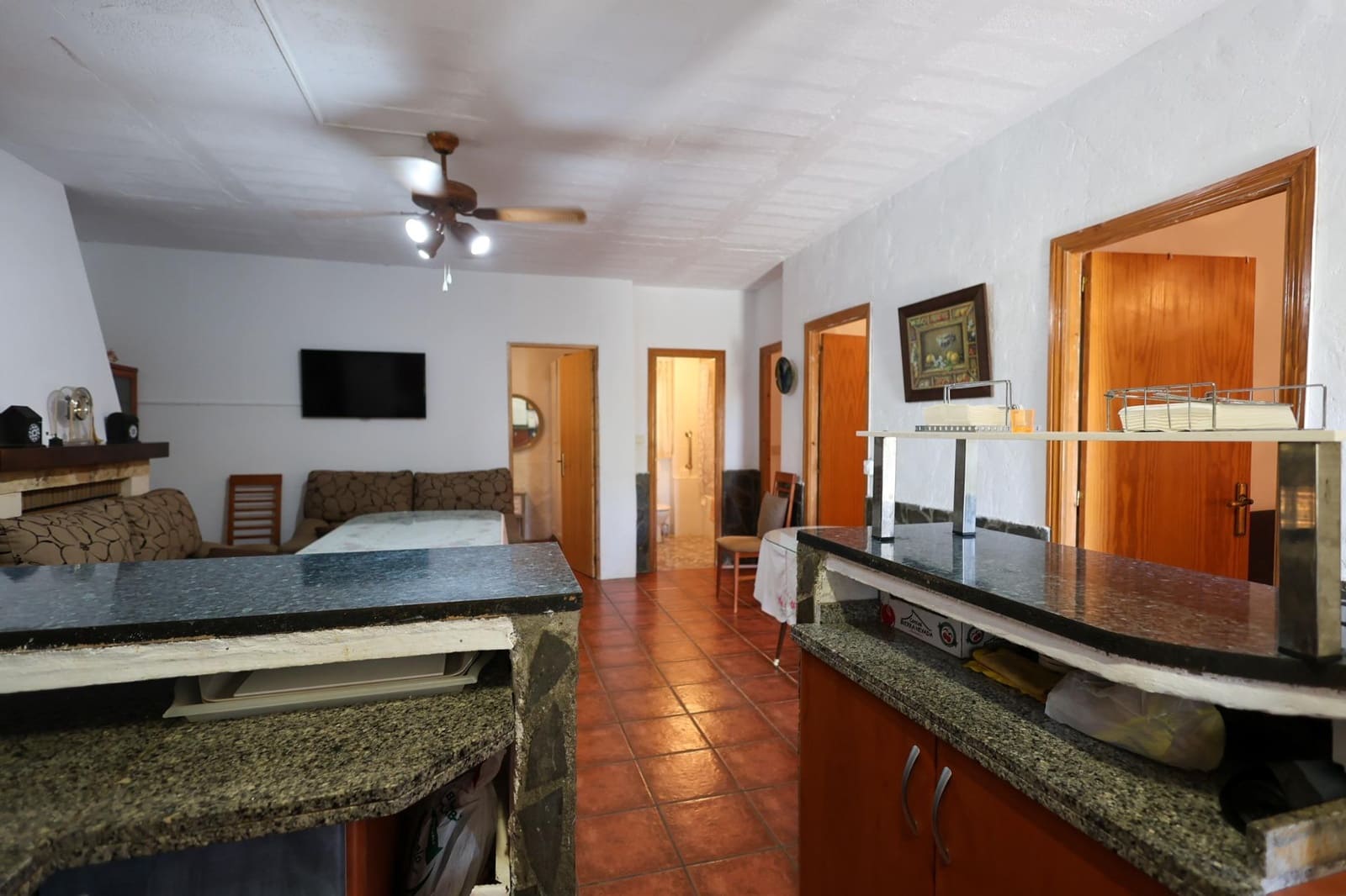 4 slaapkamer Finca/Landhuis te koop in Cogollos Vega met zwembad - € 180.000 (Ref: 10171996)