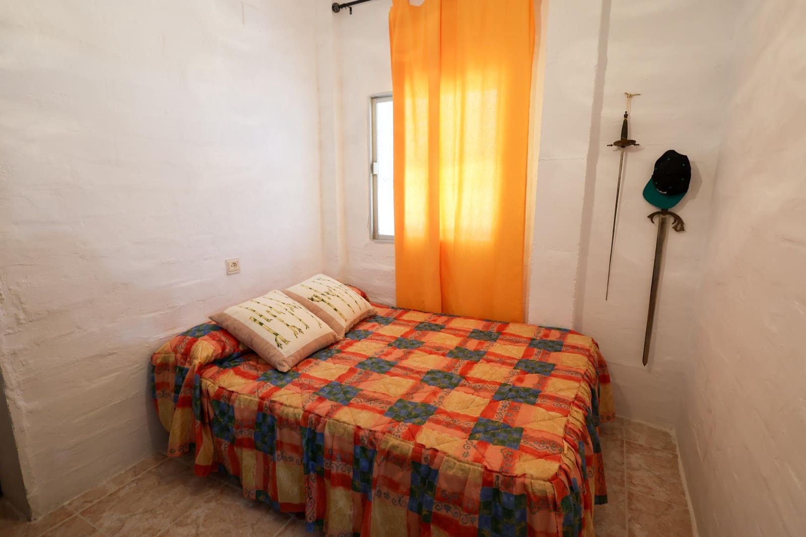 4 slaapkamer Finca/Landhuis te koop in Cogollos Vega met zwembad - € 180.000 (Ref: 10171996)