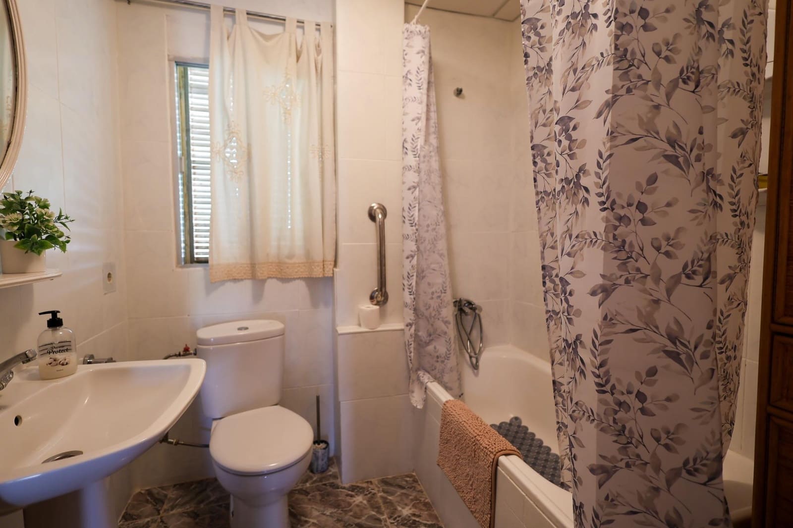 4 slaapkamer Finca/Landhuis te koop in Cogollos Vega met zwembad - € 180.000 (Ref: 10171996)