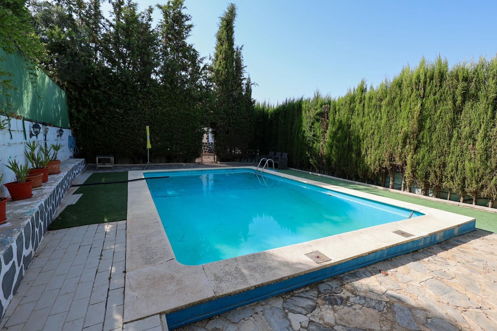 4 slaapkamer Finca/Landhuis te koop in Cogollos Vega met zwembad - € 180.000 (Ref: 10171996)
