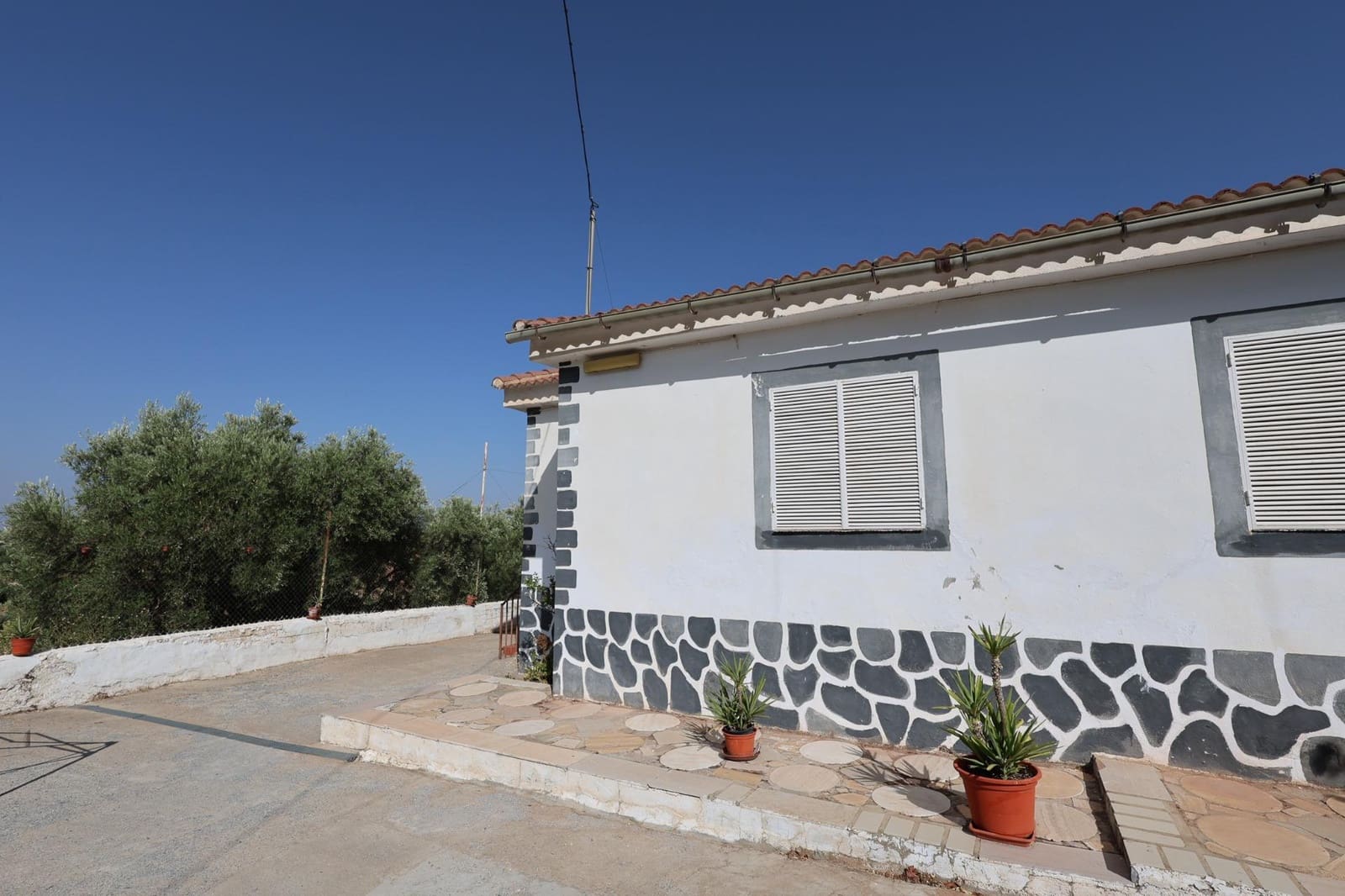 4 slaapkamer Finca/Landhuis te koop in Cogollos Vega met zwembad - € 180.000 (Ref: 10171996)