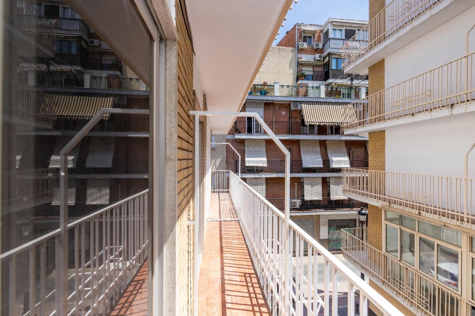 3 sovrum Lägenhet att hyra i Granada stad med garage - 1 275 € (Ref: 10171997)