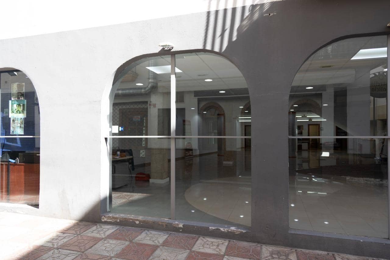 Kommersiell till salu i La Zubia - 275 000 € (Ref: 10171998)