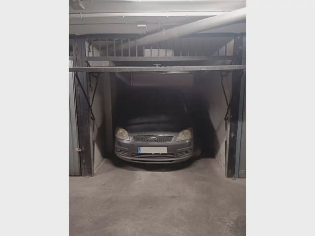 Garage til salg i Camino de Ronda - Rosaleda, Granada by - € 24.900 (Ref: 10165265)