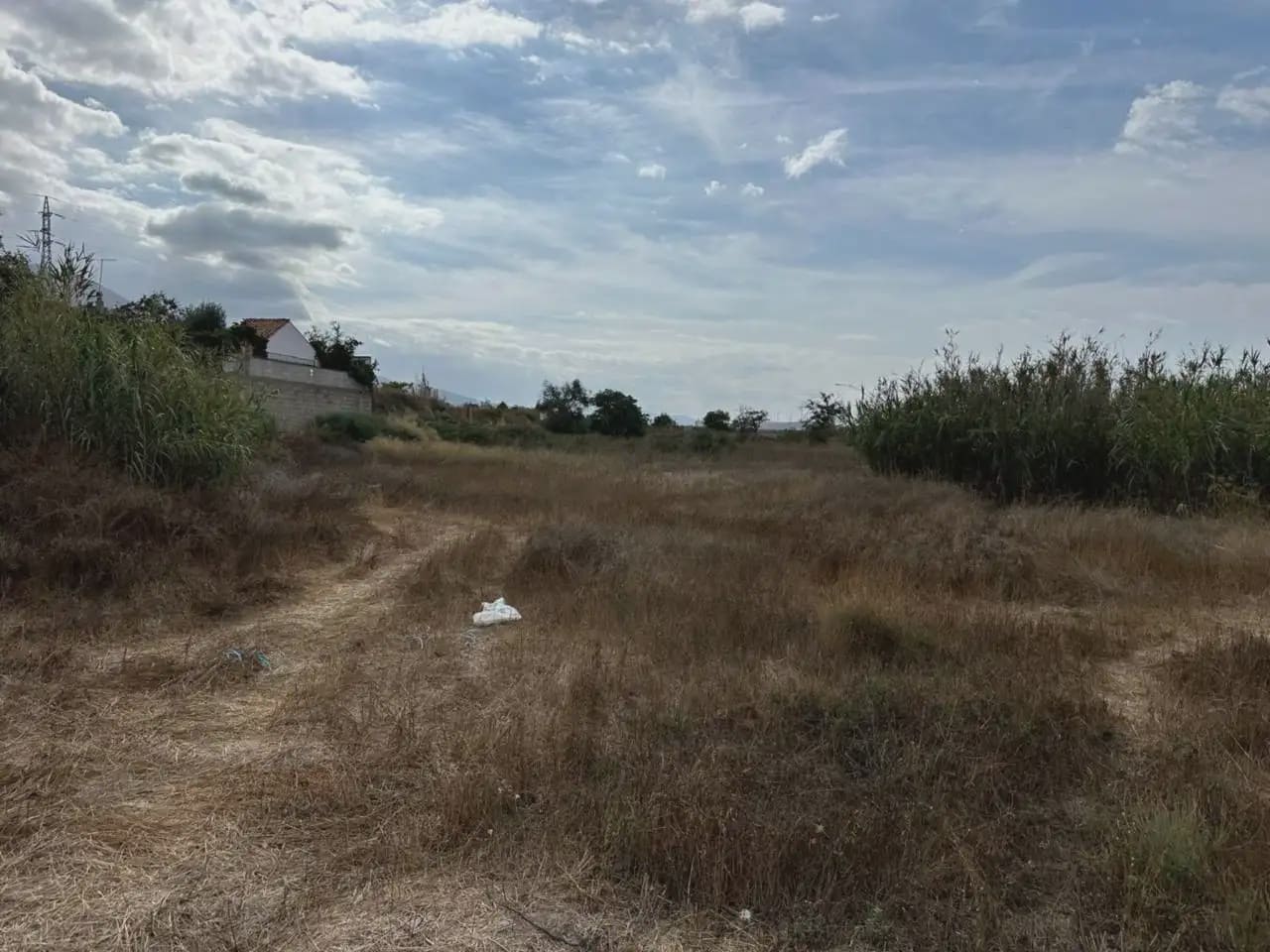 Grunde uden byggetilladelser til salg i Padul - € 49.900 (Ref: 10165273)