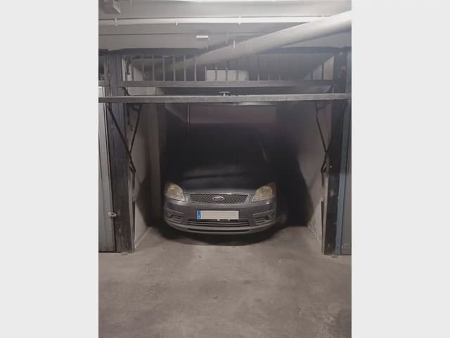 Garage til salg i Camino de Ronda - Rosaleda, Granada by - € 24.900 (Ref: 10165277)