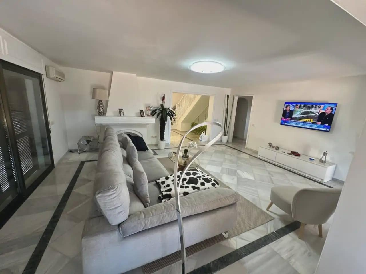 5 bedroom Villa for rent in Marbella with pool garage - € 6,000 (Ref: 10165282)