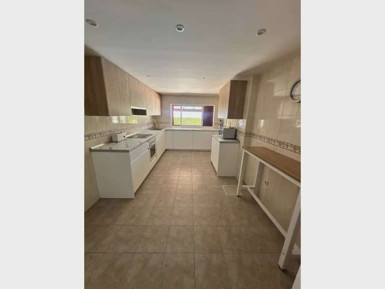 5 bedroom Villa for rent in Marbella with pool garage - € 6,000 (Ref: 10165282)