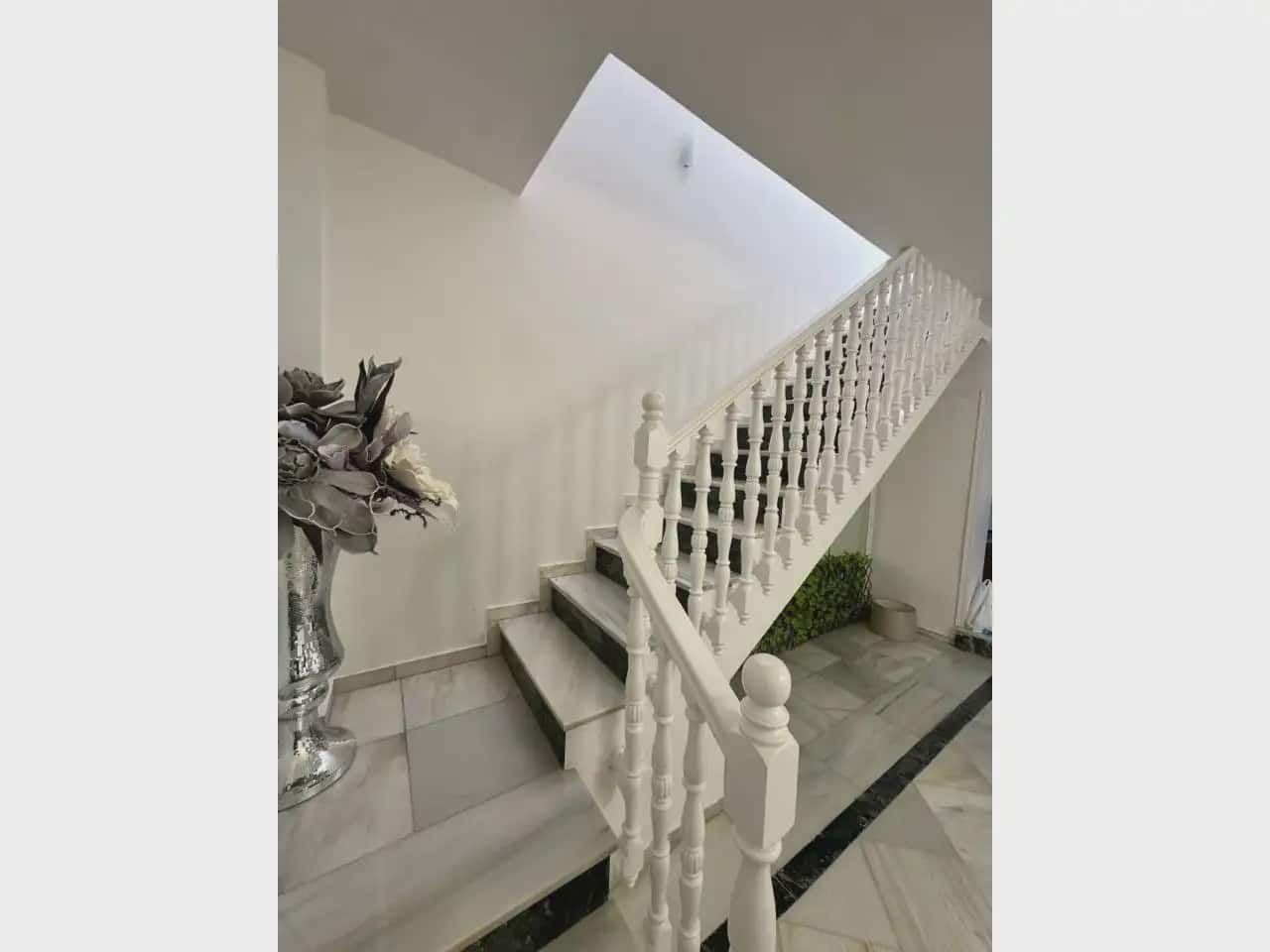 5 bedroom Villa for rent in Marbella with pool garage - € 6,000 (Ref: 10165282)