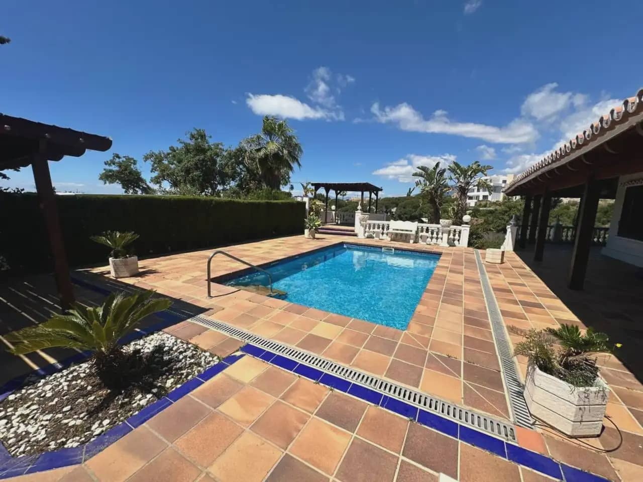 5 bedroom Villa for rent in Marbella with pool garage - € 6,000 (Ref: 10165282)