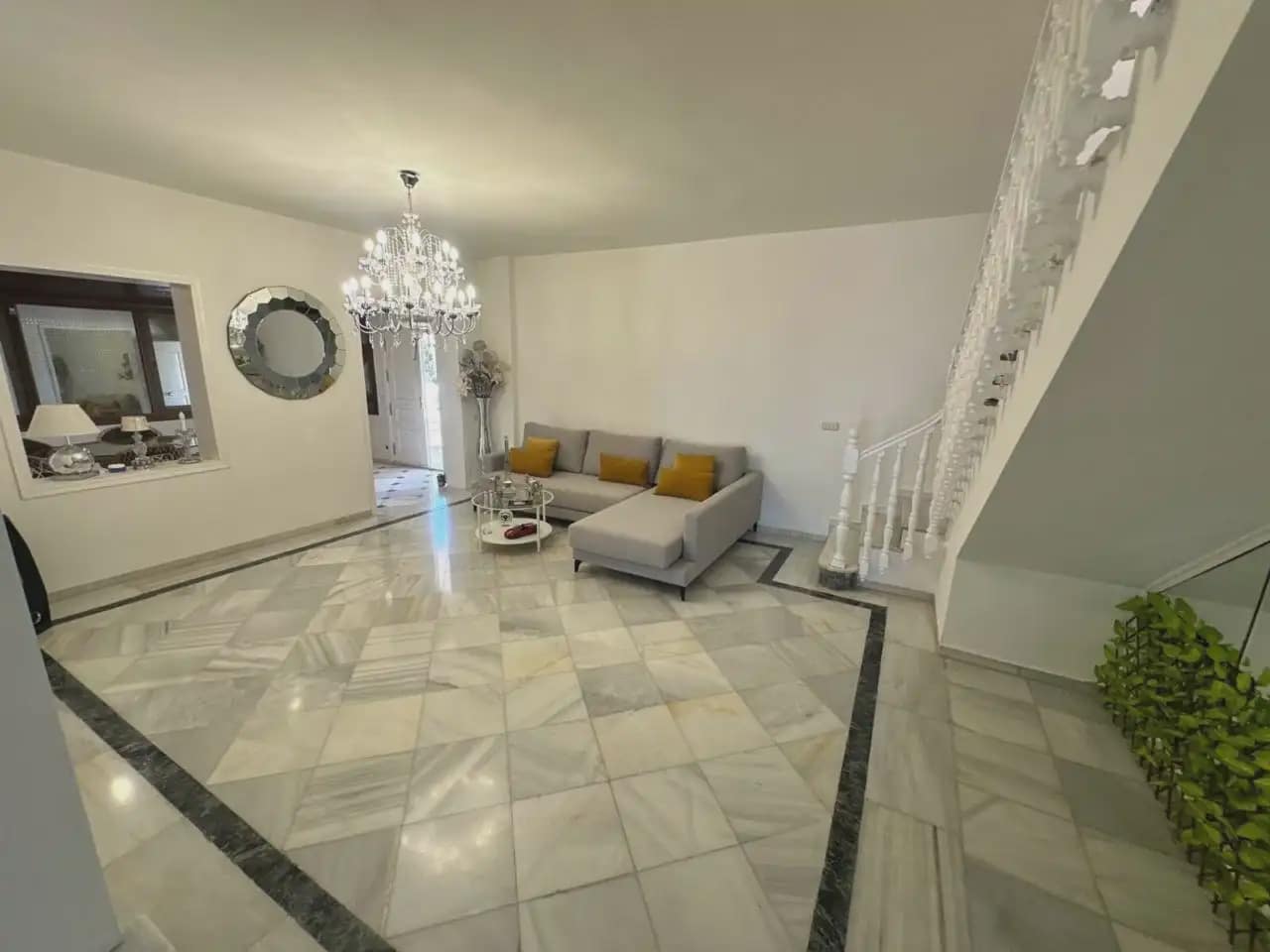 5 bedroom Villa for rent in Marbella with pool garage - € 6,000 (Ref: 10165282)