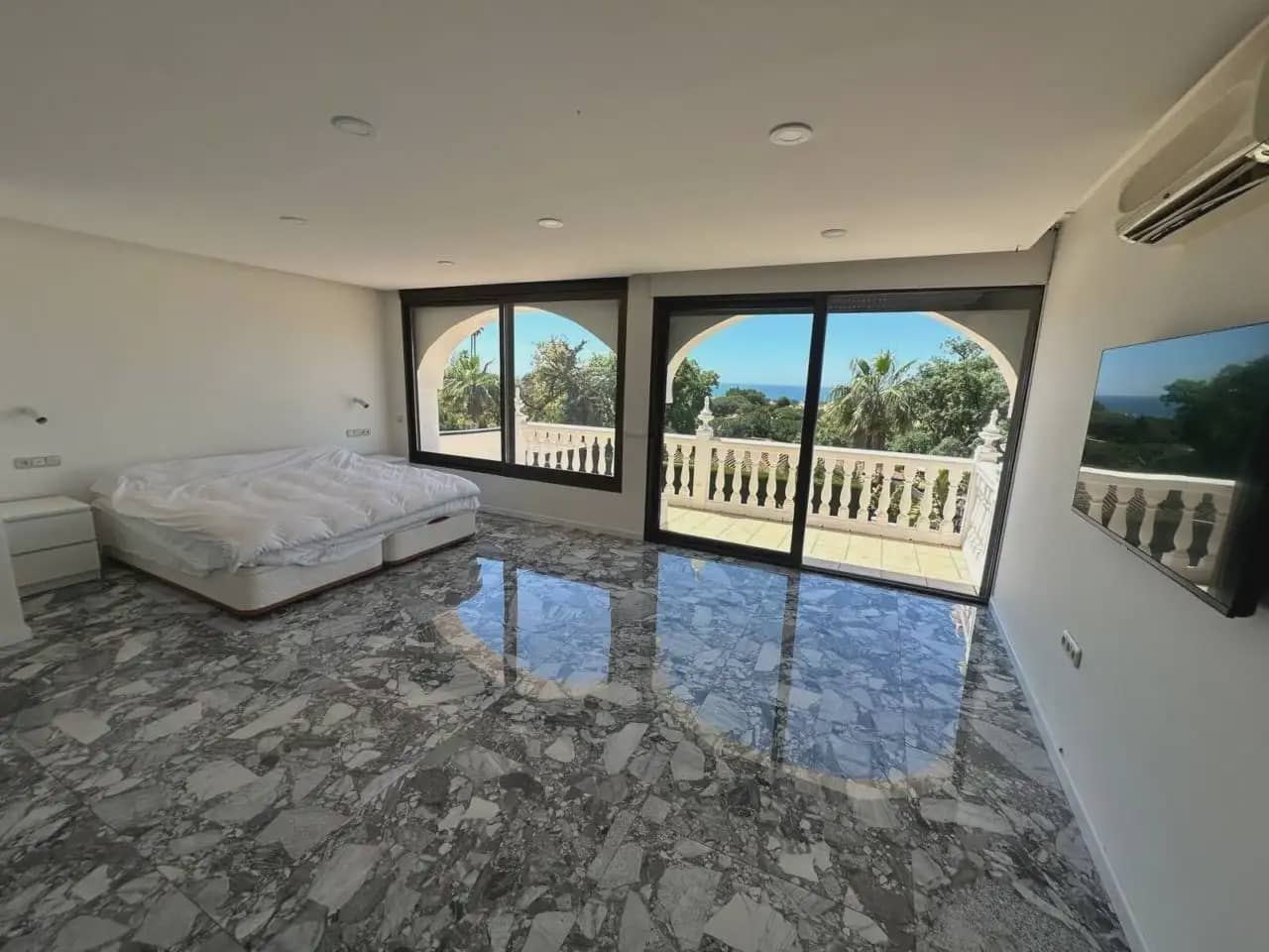 5 bedroom Villa for rent in Marbella with pool garage - € 6,000 (Ref: 10165282)