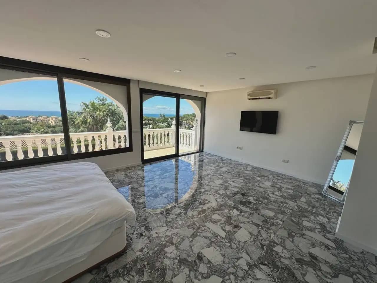 5 bedroom Villa for rent in Marbella with pool garage - € 6,000 (Ref: 10165282)