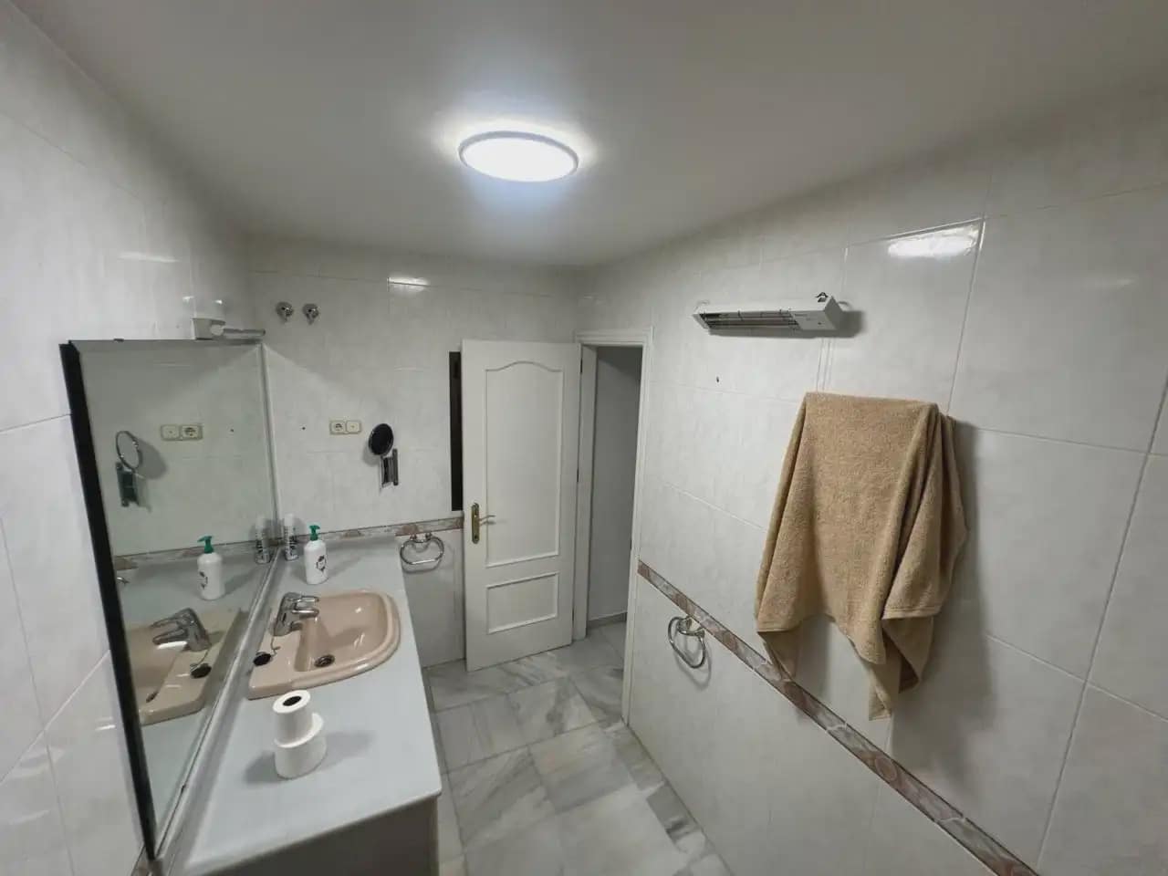 5 bedroom Villa for rent in Marbella with pool garage - € 6,000 (Ref: 10165282)