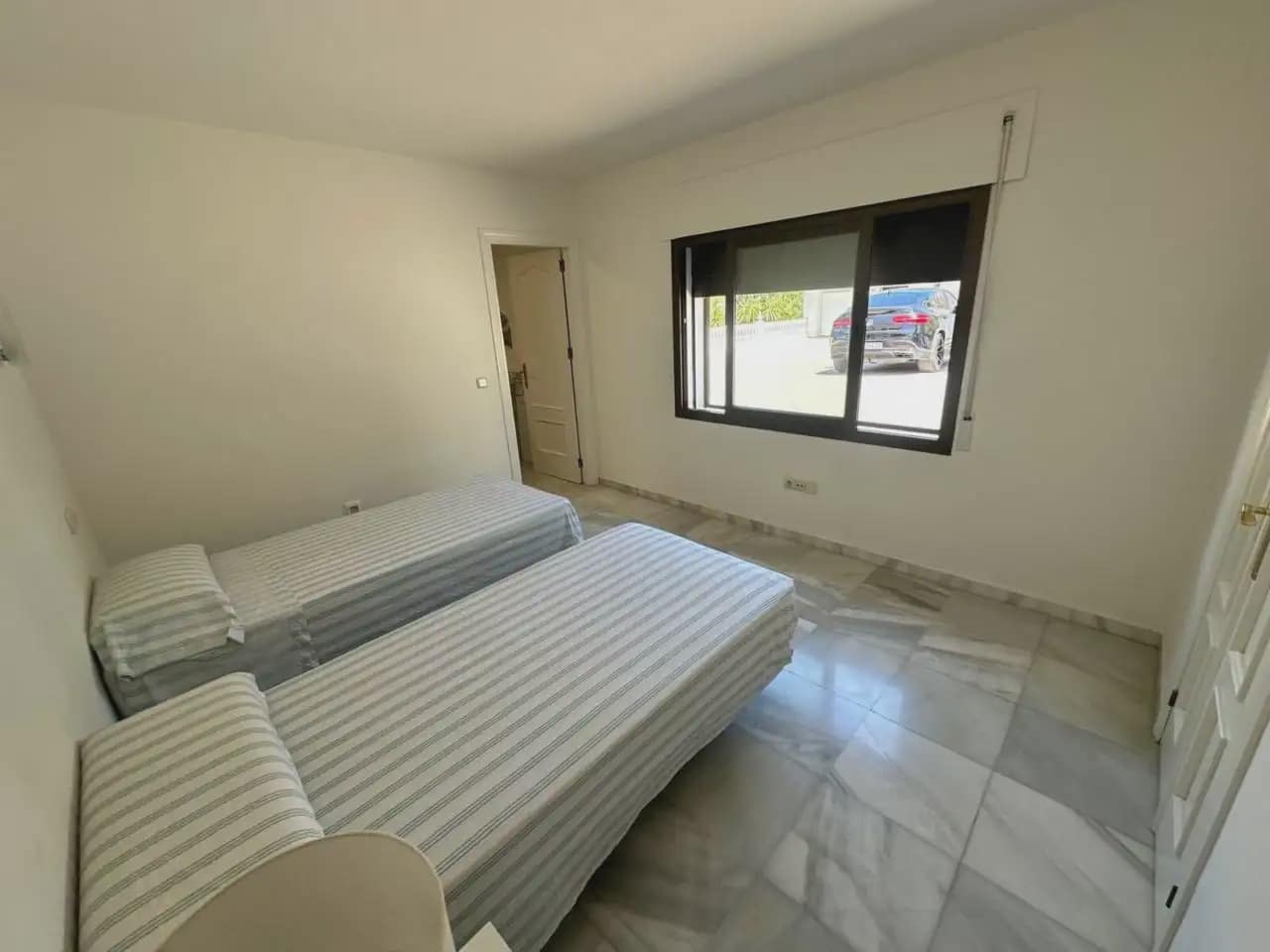 5 bedroom Villa for rent in Marbella with pool garage - € 6,000 (Ref: 10165282)