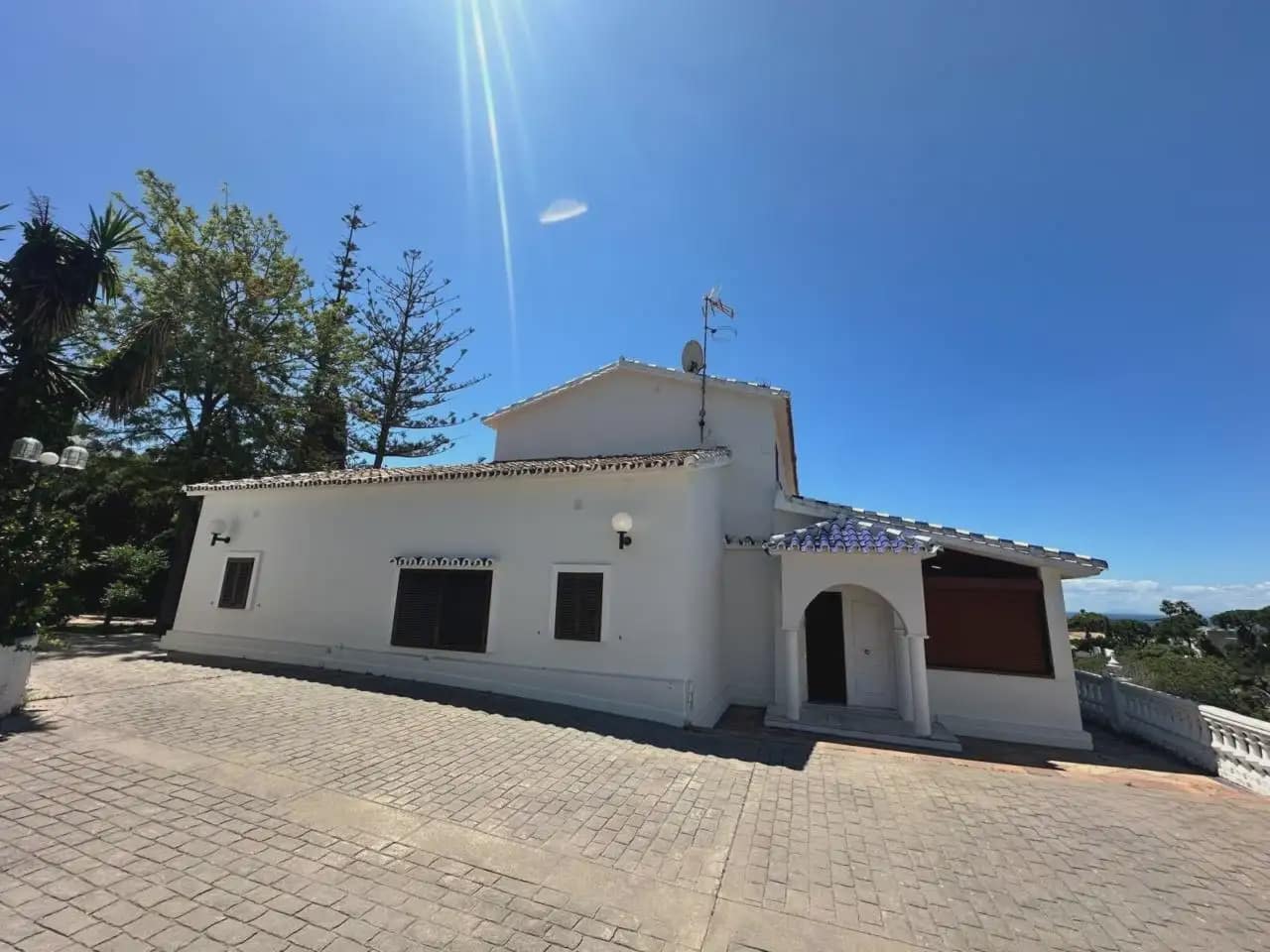 5 bedroom Villa for rent in Marbella with pool garage - € 6,000 (Ref: 10165282)