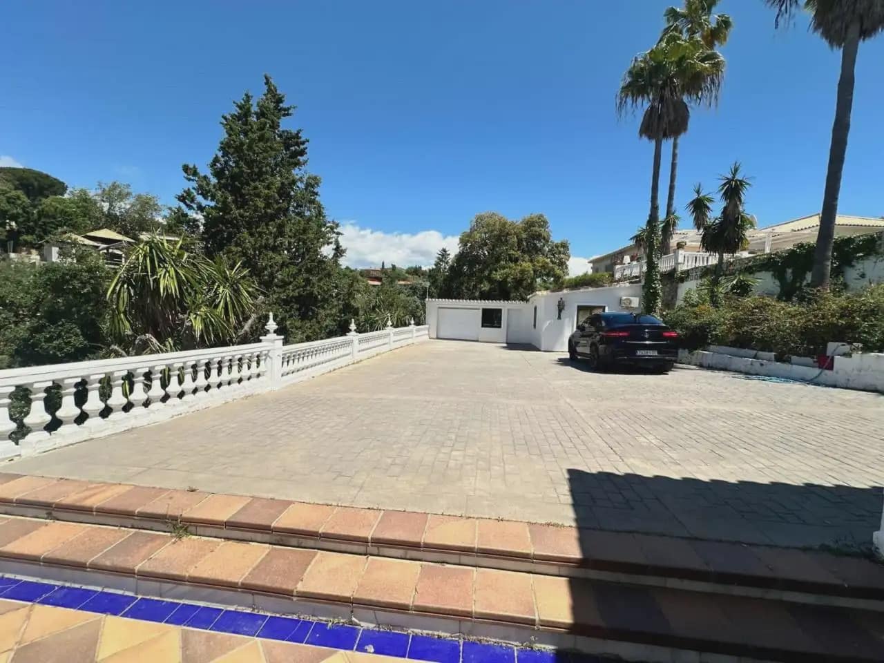 5 bedroom Villa for rent in Marbella with pool garage - € 6,000 (Ref: 10165282)