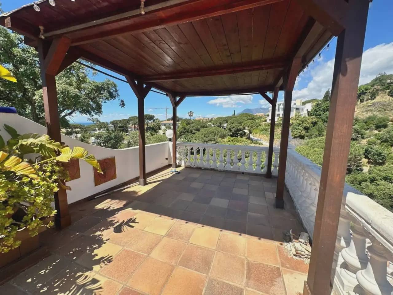 5 bedroom Villa for rent in Marbella with pool garage - € 6,000 (Ref: 10165282)