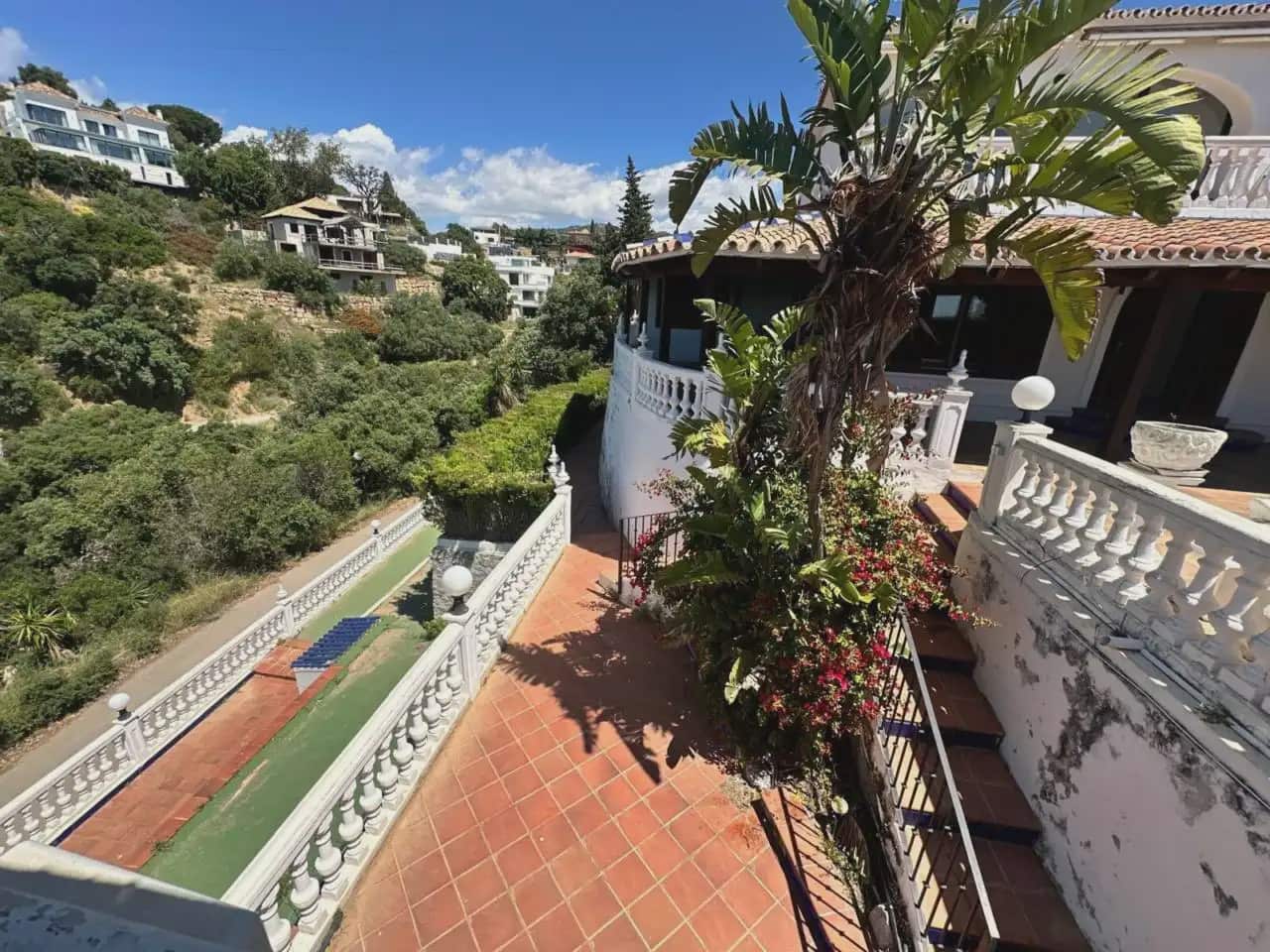 5 bedroom Villa for rent in Marbella with pool garage - € 6,000 (Ref: 10165282)