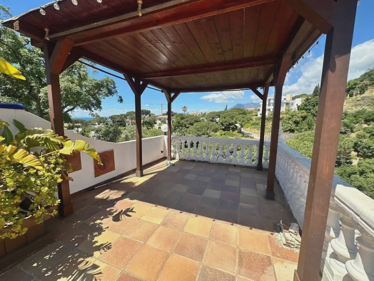 5 bedroom Villa for rent in Marbella with pool garage - € 6,000 (Ref: 10165282)