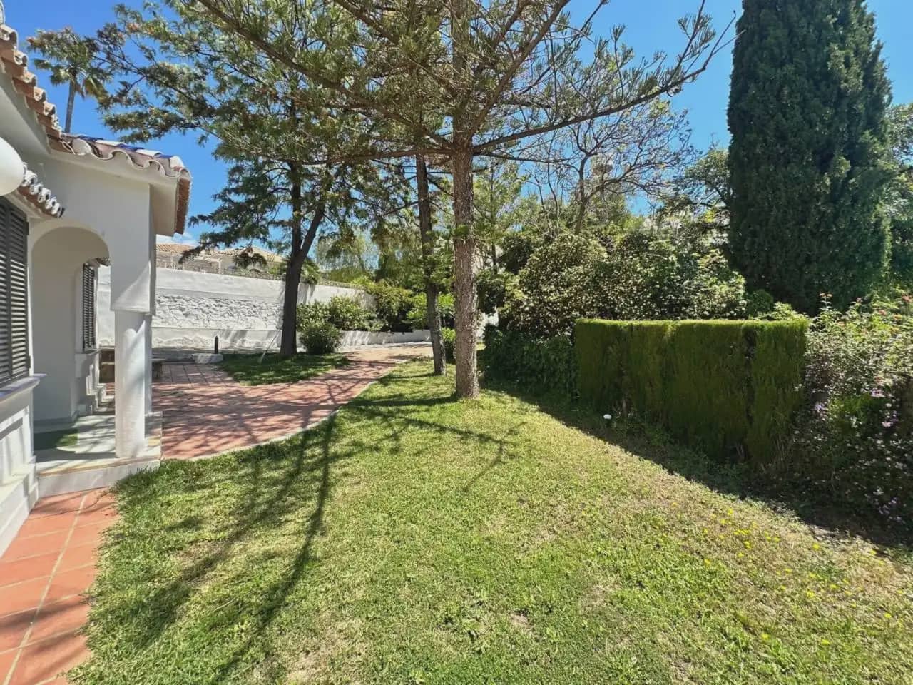 5 bedroom Villa for rent in Marbella with pool garage - € 6,000 (Ref: 10165282)