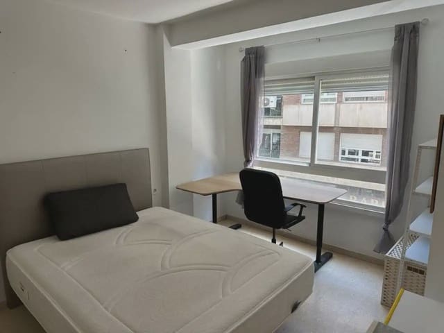 3 soverom Leilighet til leie i Camino de Ronda - Rosaleda, Granada by - € 900 (Ref: 10165283)