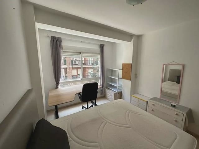 3 soverom Leilighet til leie i Camino de Ronda - Rosaleda, Granada by - € 900 (Ref: 10165283)