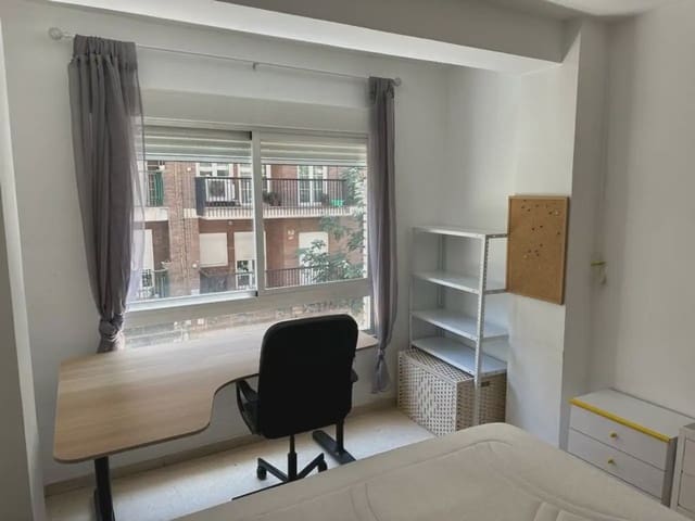 3 soverom Leilighet til leie i Camino de Ronda - Rosaleda, Granada by - € 900 (Ref: 10165283)