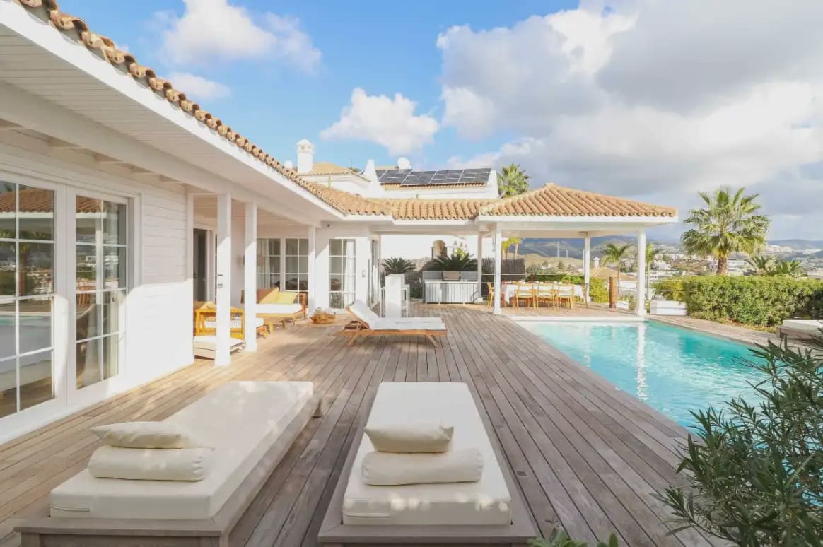 4 bedroom Villa for sale in Benahavis with pool garage - € 1,875,000 (Ref: 10170043)