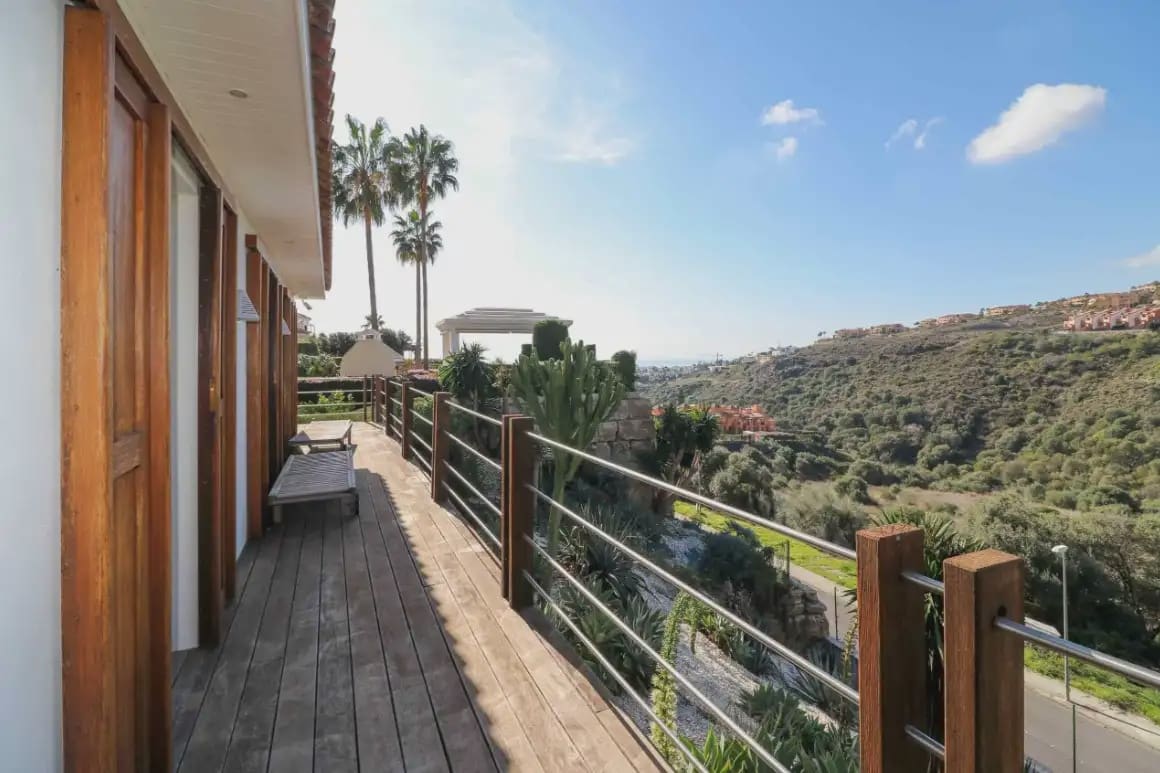 4 bedroom Villa for sale in Benahavis with pool garage - € 1,875,000 (Ref: 10170043)