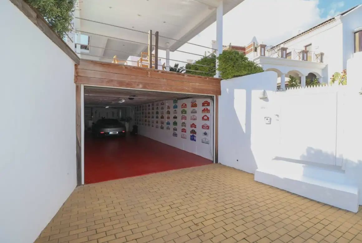 4 bedroom Villa for sale in Benahavis with pool garage - € 1,875,000 (Ref: 10170043)