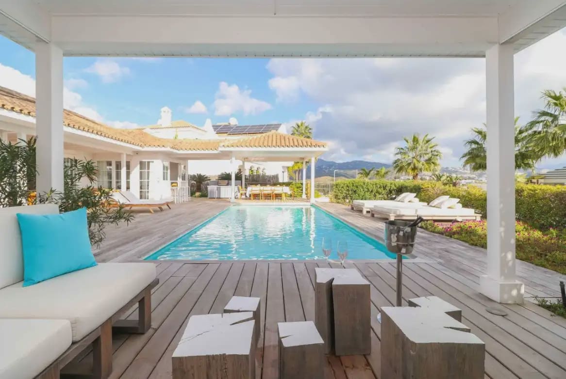 4 bedroom Villa for sale in Benahavis with pool garage - € 1,875,000 (Ref: 10170043)