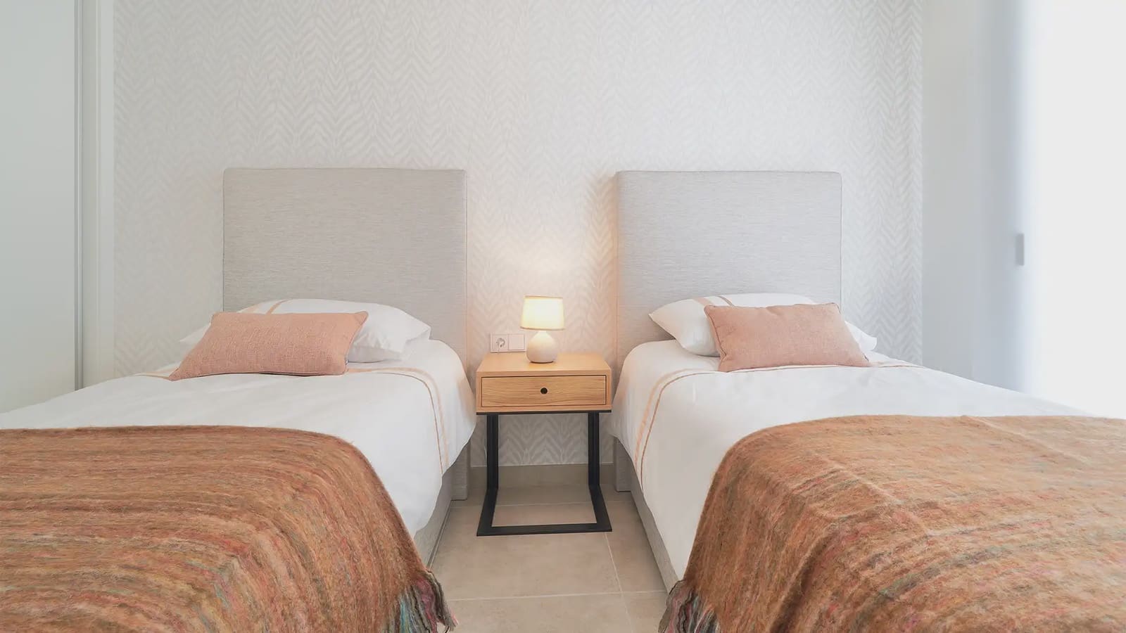 3 bedroom Flat for sale in Estepona with pool garage - € 732,000 (Ref: 10170046)