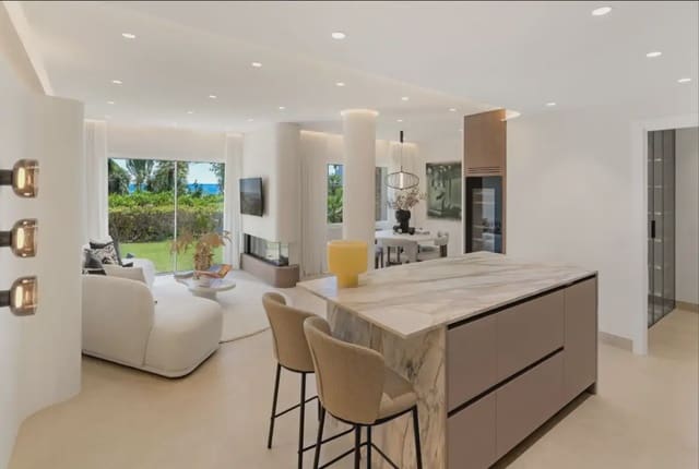 3 chambre Appartement de Plage à vendre à Costalita, Estepona avec piscine garage - 1 495 000 € (Ref: 10170052)