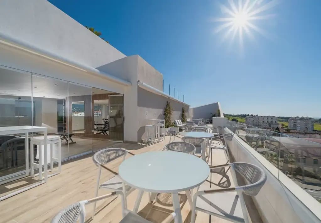 2 slaapkamer Penthouse te huur in Marbella met zwembad - € 2.600 (Ref: 10170058)