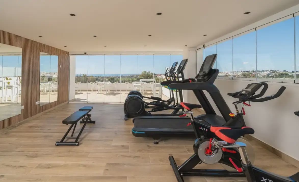 2 slaapkamer Penthouse te huur in Marbella met zwembad - € 2.600 (Ref: 10170058)