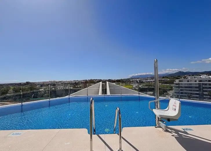2 slaapkamer Penthouse te huur in Marbella met zwembad - € 2.600 (Ref: 10170058)