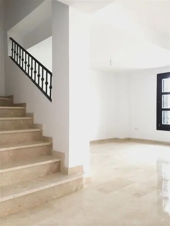 4 soverom Rekkehus til salgs i Marbella med svømmebasseng garasje - € 720 000 (Ref: 10170059)